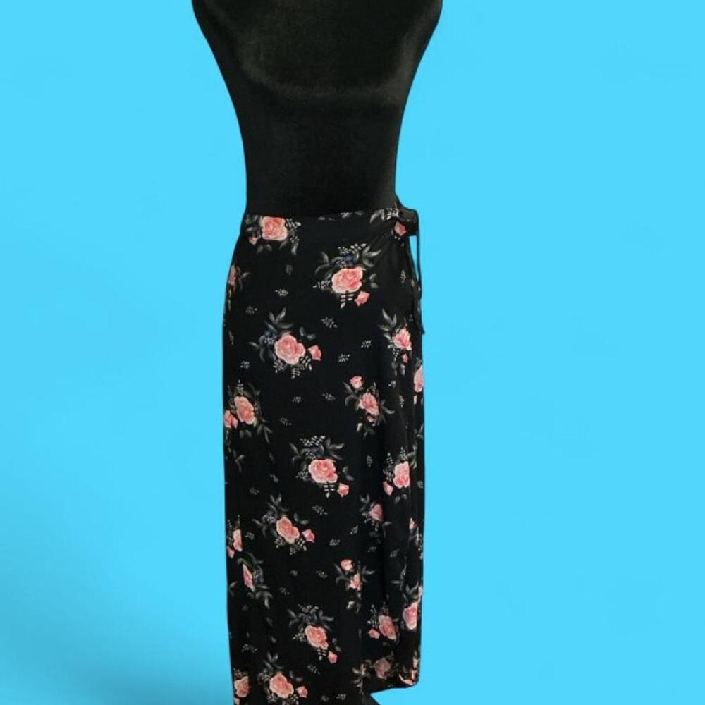 Hm divided black floral wrap skirt